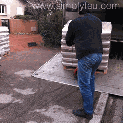 livraison bois compressé et granulés en camion porteur