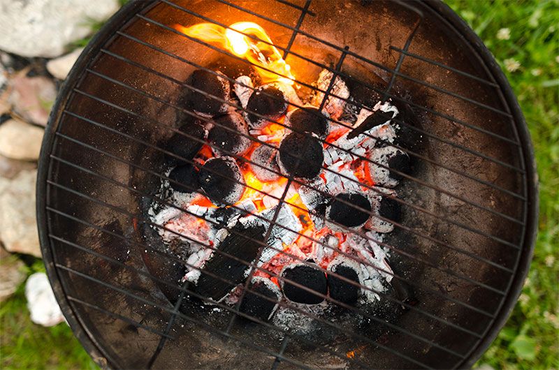 cuire au feu de bois: charbon de bois