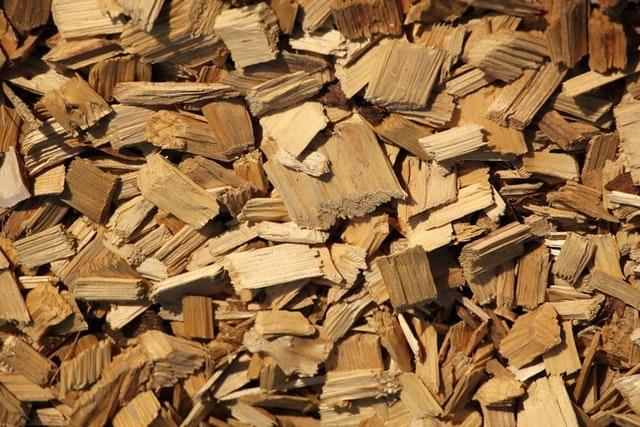Copeaux de bois secs qui permettent de fabriquer une buche compressée