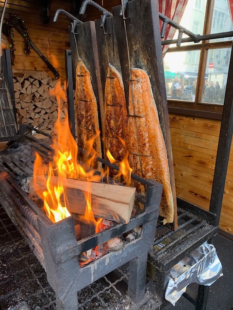 utiliser les chutes de bois de chauffage pour fumer le poisson