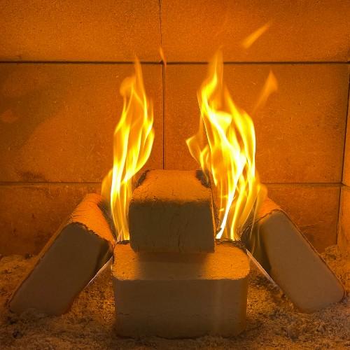 Allumage de la briquette de bois compressée Briquette de bois compressé 100% hetre