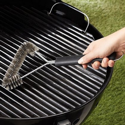 Bien nettoyer son barbecue au charbon de bois